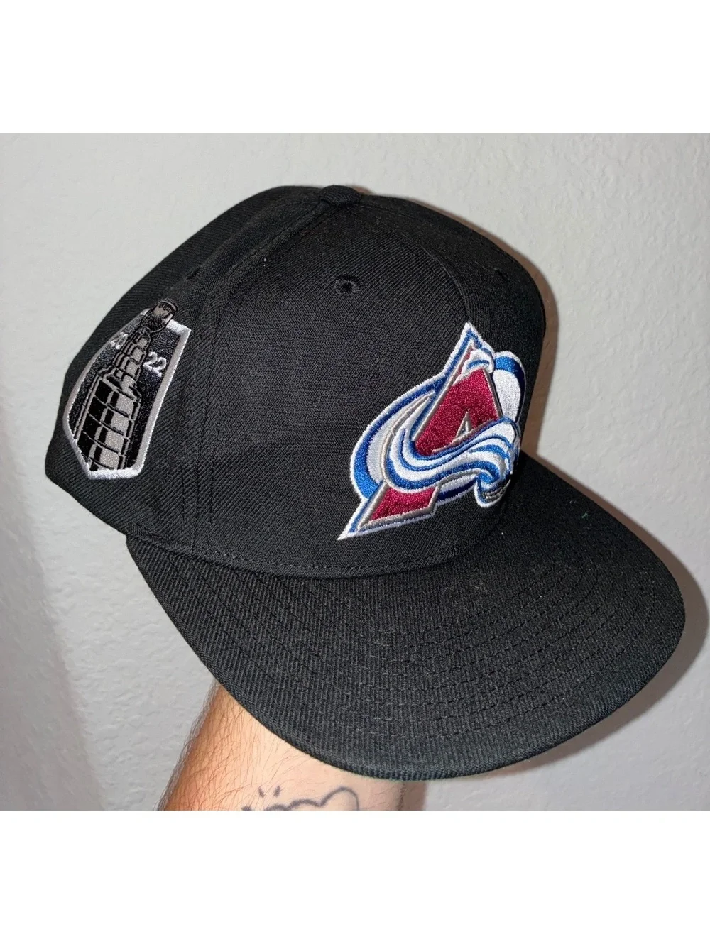 NEW ERA 59FIFTY BLACK DOME COLORADO AVALANCHE 2022 STANLEY CUP PATCH HAT SNAP